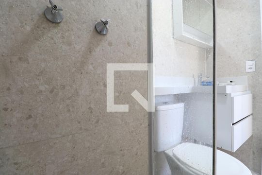 Banheiro de apartamento para alugar com 2 quartos, 37m² em Barra Funda, São Paulo