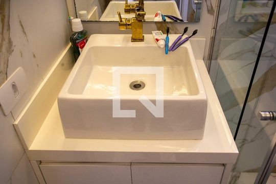 Banheiro da Suíte de apartamento à venda com 2 quartos, 61m² em Centro, Diadema