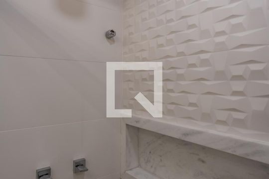 Banheiro 1 de apartamento à venda com 3 quartos, 209m² em Rio Branco, Porto Alegre