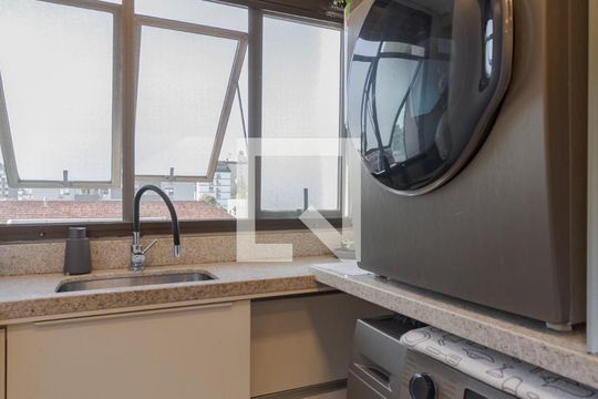 Cozinha e Área de Serviço de apartamento à venda com 3 quartos, 209m² em Rio Branco, Porto Alegre