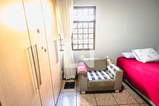 Quarto de casa para alugar com 4 quartos, 315m² em Itapoã, Belo Horizonte