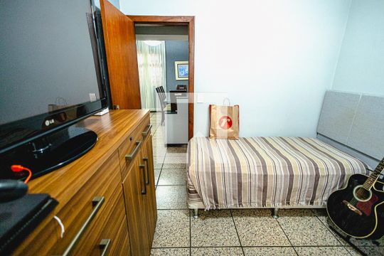 Quarto 2 de casa para alugar com 4 quartos, 315m² em Itapoã, Belo Horizonte