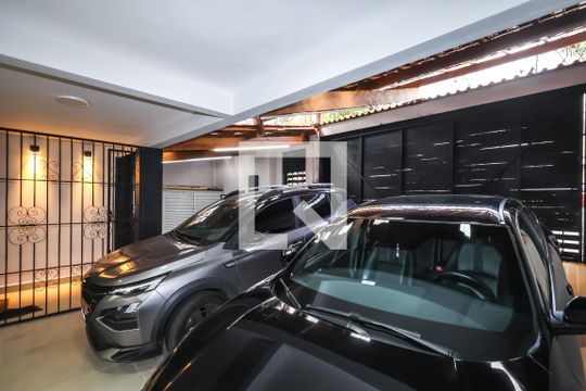 Garagem de casa à venda com 5 quartos, 550m² em Cursino, São Paulo