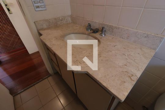 Banheiro da Suíte de apartamento à venda com 2 quartos, 136m² em Jardim Bela Vista, Santo André