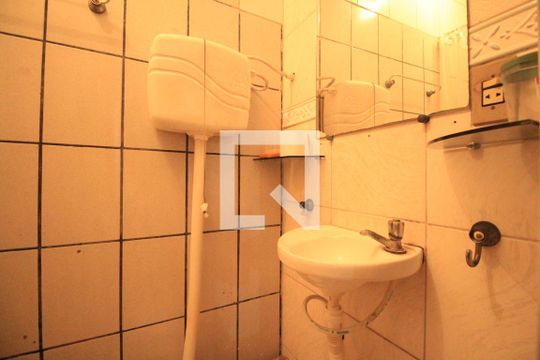 Banheiro de kitnet/studio para alugar com 1 quarto, 25m² em Centro, Salvador