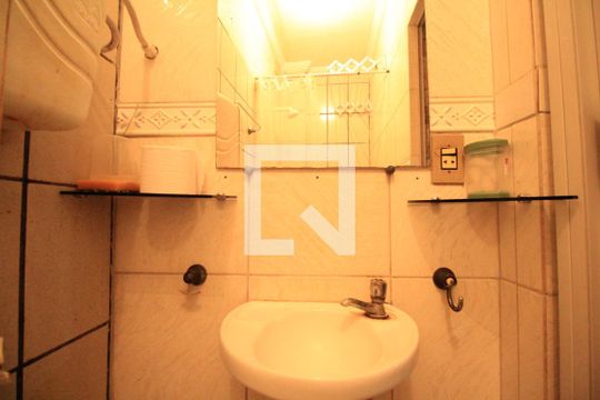 Banheiro de kitnet/studio para alugar com 1 quarto, 25m² em Centro, Salvador