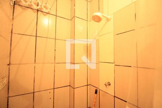 Banheiro de kitnet/studio para alugar com 1 quarto, 25m² em Centro, Salvador