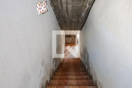 Escada de casa para alugar com 1 quarto, 20m² em Americanópolis, São Paulo