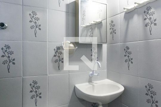 Banheiro de casa para alugar com 1 quarto, 20m² em Americanópolis, São Paulo