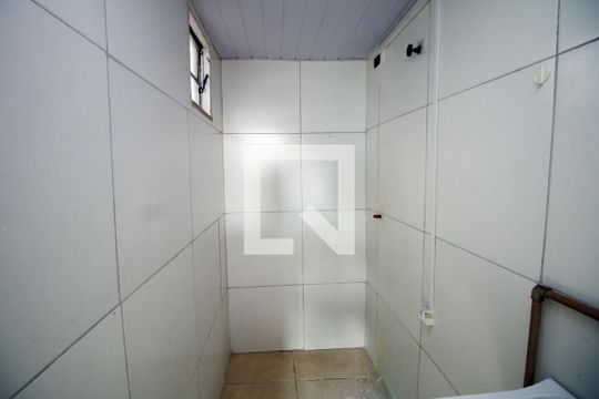 Banheiro de kitnet/studio para alugar com 1 quarto, 50m² em Brás de Pina, Rio de Janeiro