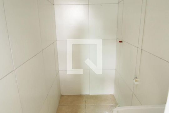 Banheiro de kitnet/studio para alugar com 1 quarto, 50m² em Brás de Pina, Rio de Janeiro