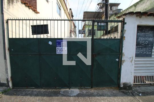 Fachada de kitnet/studio para alugar com 1 quarto, 50m² em Brás de Pina, Rio de Janeiro