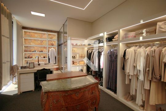 Closet da Suíte master de casa de condomínio à venda com 3 quartos, 500m² em Vale dos Pinhais, Nova Lima