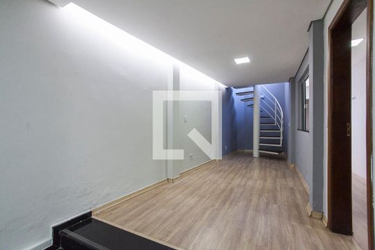 Sala 1 de casa para alugar com 5 quartos, 155m² em Tabajaras, Uberlândia