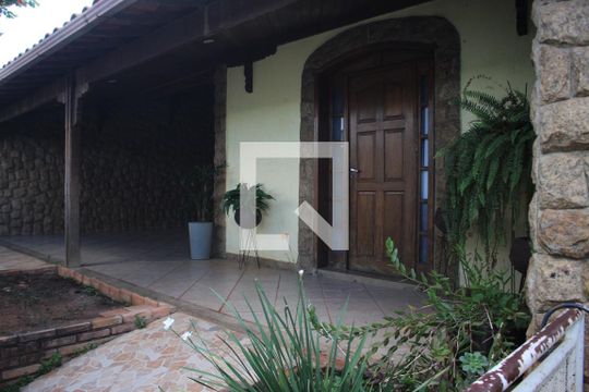 Quintal de casa à venda com 4 quartos, 439m² em Tirol, Contagem