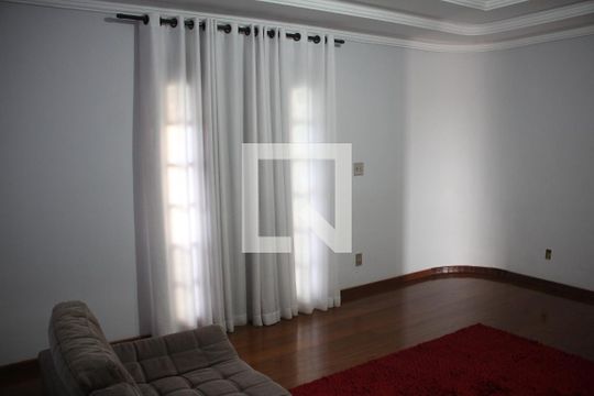 Sala de casa à venda com 4 quartos, 439m² em Tirol, Contagem