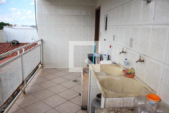 Área de Serviço de casa à venda com 4 quartos, 439m² em Tirol, Contagem