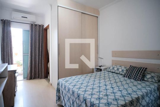 Quarto de casa à venda com 2 quartos, 125m² em Jardim Hercilia, São Paulo