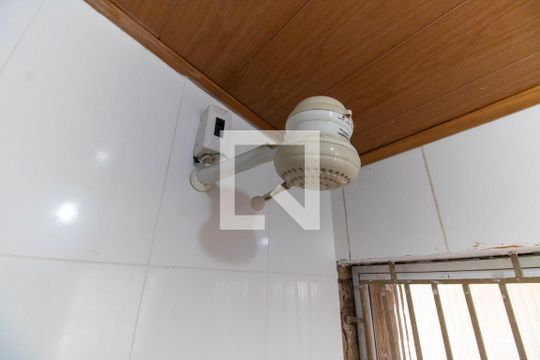 Chuveiro  de casa à venda com 3 quartos, 180m² em Fátima, Niterói