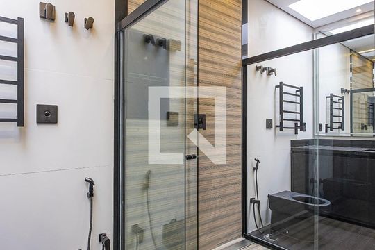 Suíte 1 - Banheiro de casa à venda com 5 quartos, 450m² em Jardim Paulista, São Paulo