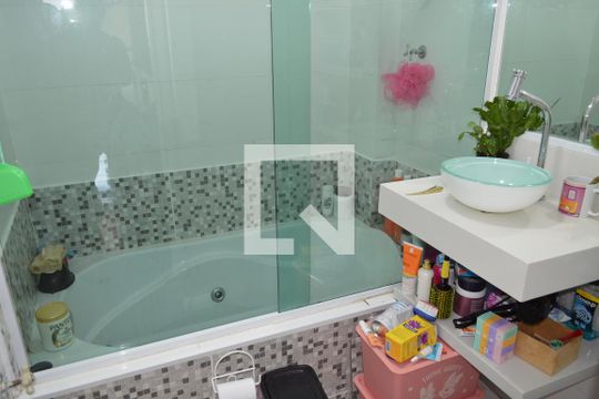 Banheiro de apartamento para alugar com 1 quarto, 45m² em Liberdade, São Paulo