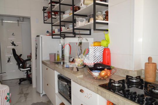 Cozinha de apartamento para alugar com 1 quarto, 45m² em Liberdade, São Paulo