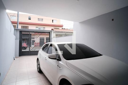 Garagem de casa à venda com 3 quartos, 200m² em Vila Ré, São Paulo
