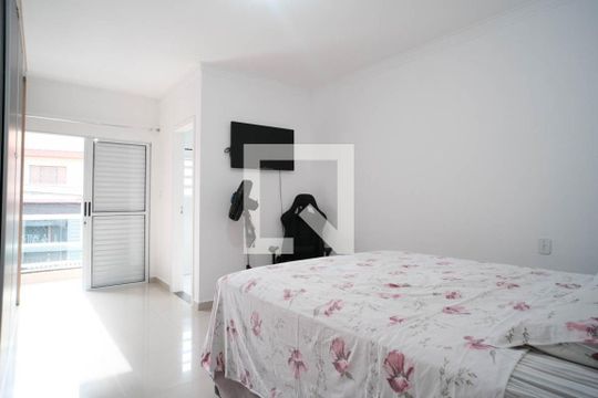 Suíte de casa à venda com 3 quartos, 200m² em Vila Ré, São Paulo