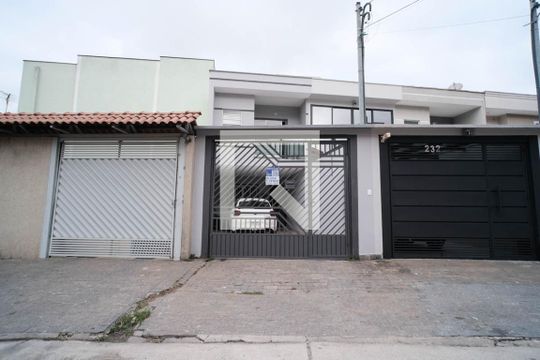 Fachada de casa à venda com 3 quartos, 200m² em Vila Ré, São Paulo