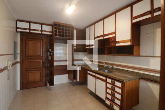 Cozinha de apartamento para alugar com 3 quartos, 244m² em Centro, Canoas