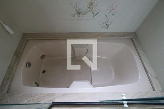 Banheiro da Suíte de apartamento para alugar com 3 quartos, 244m² em Centro, Canoas