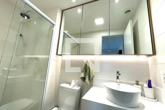 Banheiro de apartamento para alugar com 2 quartos, 51m² em Parque Sao Domingos, São Paulo