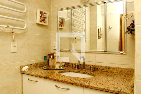 Banheiro da Suíte de apartamento à venda com 2 quartos, 110m² em Floresta, Porto Alegre