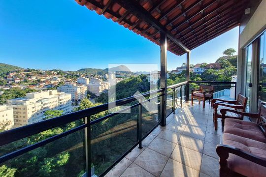 Sala de casa para alugar com 2 quartos, 220m² em Região Oceânica de Niterói, Niterói