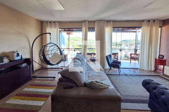 Sala de casa para alugar com 2 quartos, 220m² em Região Oceânica de Niterói, Niterói