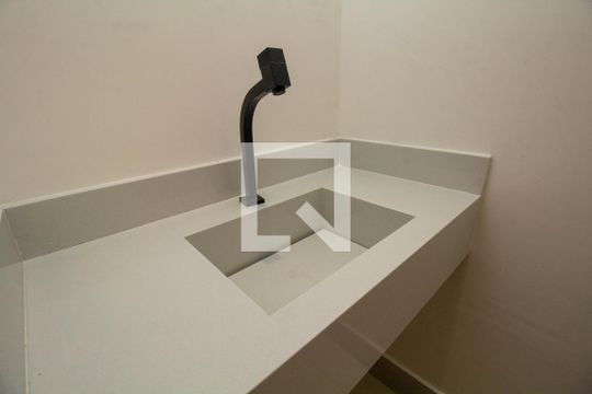Lavabo de casa à venda com 3 quartos, 192m² em Vila Talarico, São Paulo