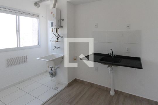 Cozinha de apartamento para alugar com 2 quartos, 38m² em Cidade Satelite Santa Barbara, São Paulo