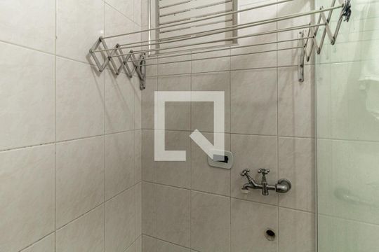 Banheiro de apartamento à venda com 2 quartos, 50m² em Vila Buarque, São Paulo