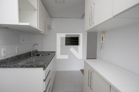 Cozinha de apartamento para alugar com 2 quartos, 62m² em Santa Maria Goretti, Porto Alegre