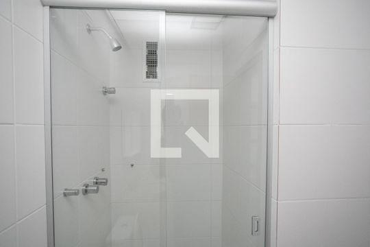 Banheiro de apartamento para alugar com 2 quartos, 62m² em Santa Maria Goretti, Porto Alegre