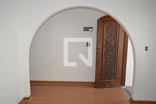 Sala de casa à venda com 4 quartos, 250m² em Cambuci, São Paulo