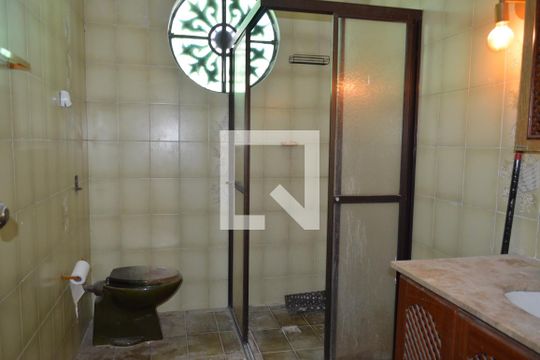 Banheiro de casa à venda com 4 quartos, 250m² em Cambuci, São Paulo