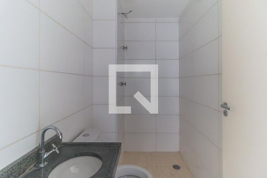 Banheiro de apartamento para alugar com 2 quartos, 51m² em Biritiba, Poá