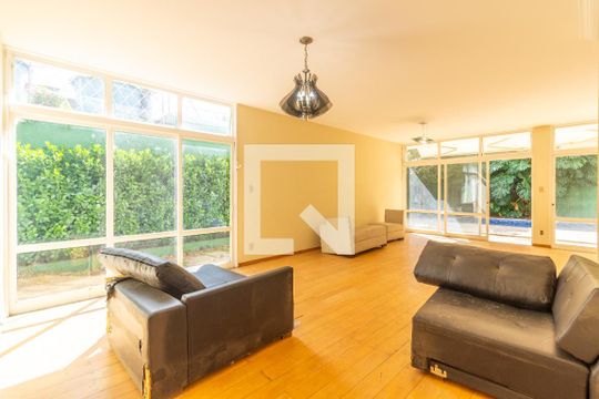 Sala de casa à venda com 5 quartos, 700m² em Alto de Pinheiros, São Paulo