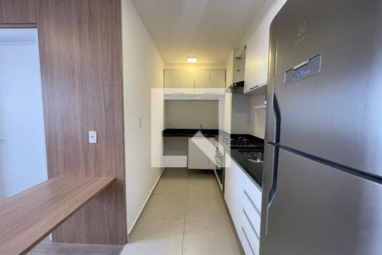 Cozinha de apartamento para alugar com 2 quartos, 40m² em Vila Butantã, São Paulo