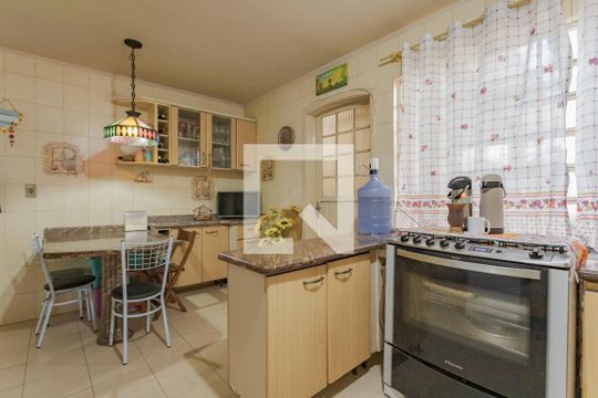 Cozinha de casa à venda com 4 quartos, 200m² em Vila Ipiranga, Porto Alegre