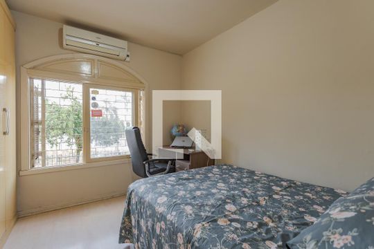 Quarto 1 de casa à venda com 4 quartos, 200m² em Vila Ipiranga, Porto Alegre
