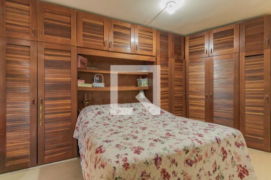 Quarto 2 de casa à venda com 4 quartos, 200m² em Vila Ipiranga, Porto Alegre