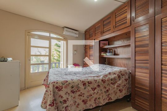 Quarto 2 de casa à venda com 4 quartos, 200m² em Vila Ipiranga, Porto Alegre