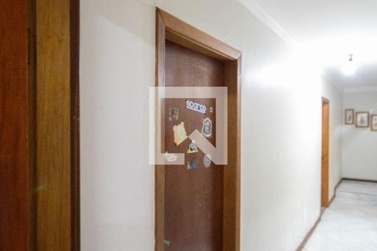 Corredor 1 de casa à venda com 6 quartos, 147m² em Vila Nilo, São Paulo